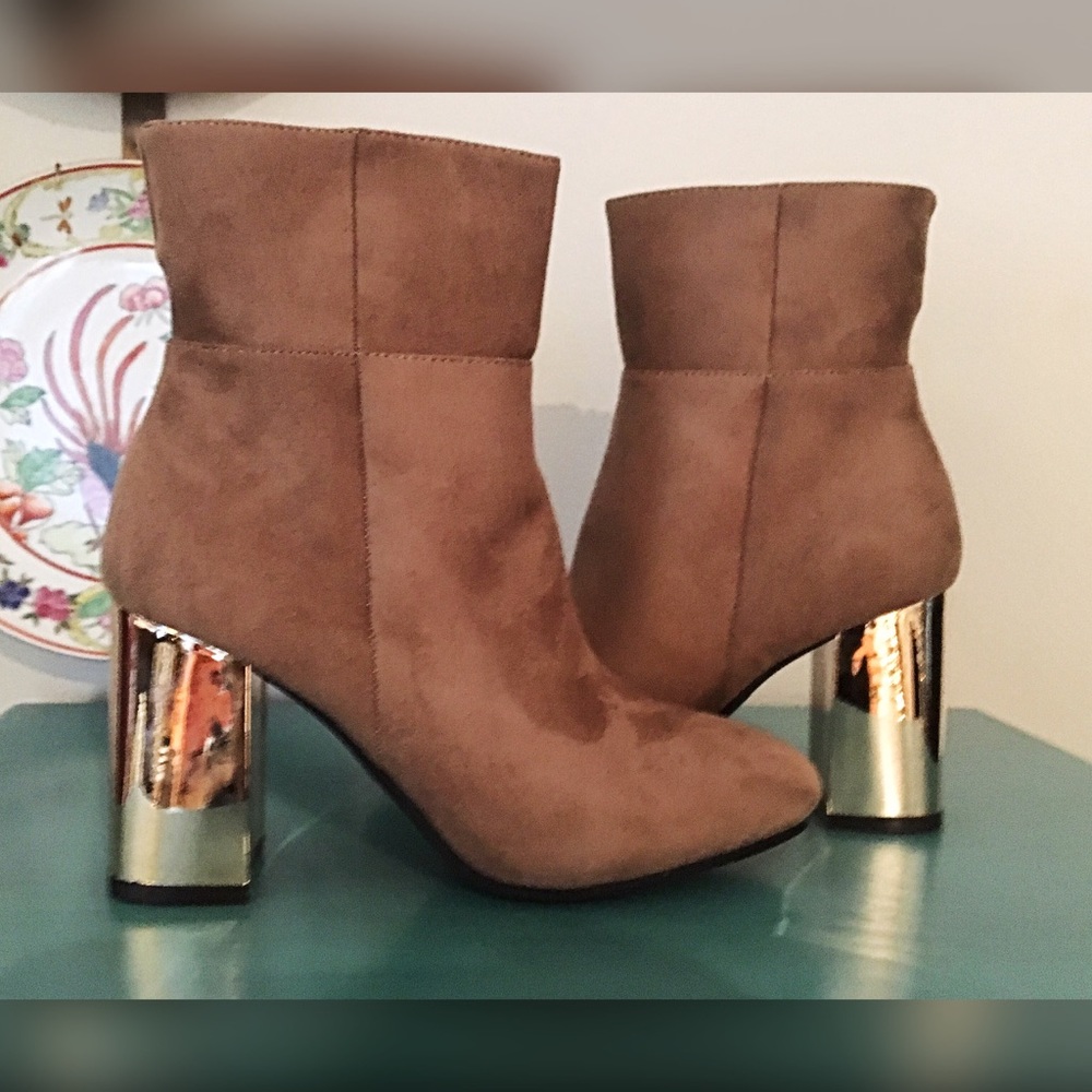 LAST PAIR ❤️🛍 Camel Faux Suede Gold Heel Booties! - Picture 3 of 5